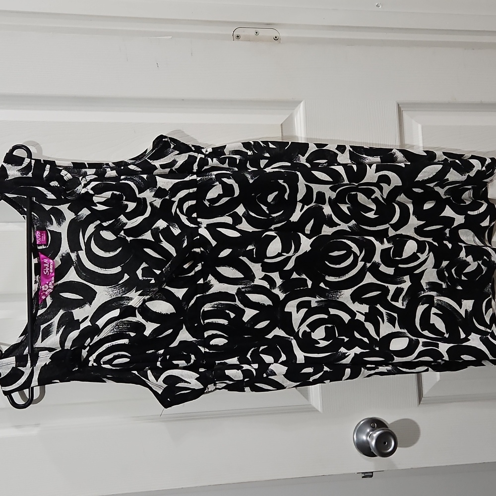 Bundle Sale | 4 for $20 |Avenue Black\White Swirl Bathing Suit Cover Size 18/20
